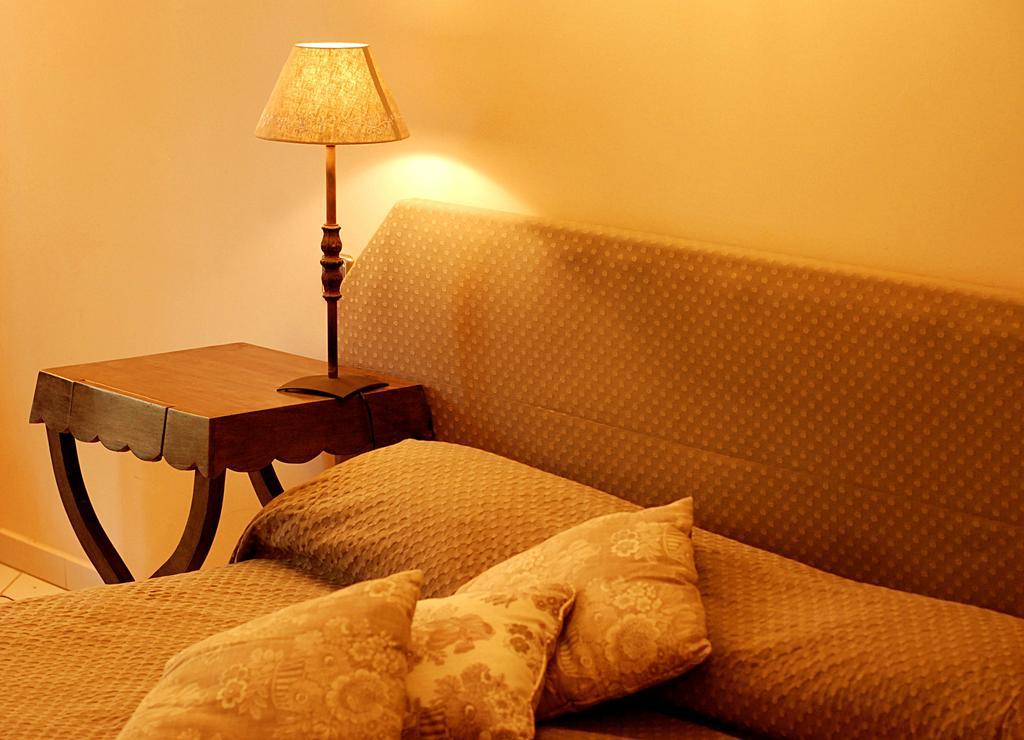 Hotel Les Mazets Des Roches Tarascon Quarto foto