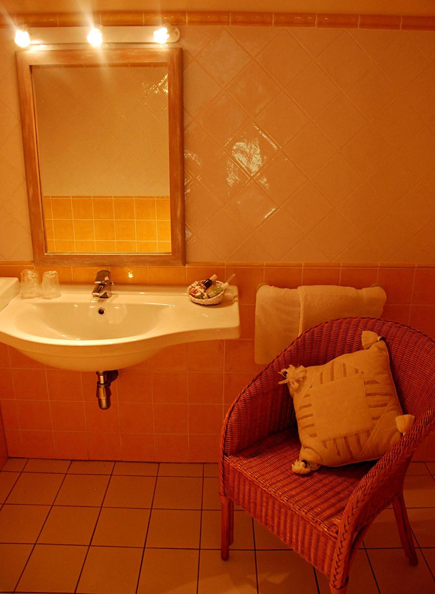 Hotel Les Mazets Des Roches Tarascon Quarto foto